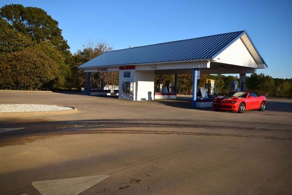 Wet Willy's Car Wash: 3905 Prince St., Conway, AR 72034